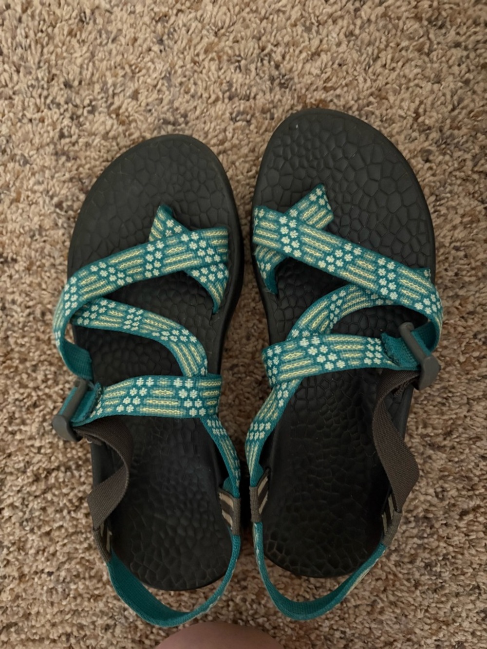Chacos- women teal pattern sandals
